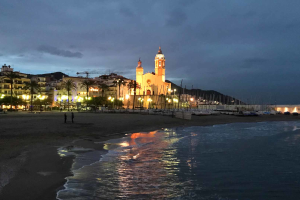 Vista nocturna de Sitges